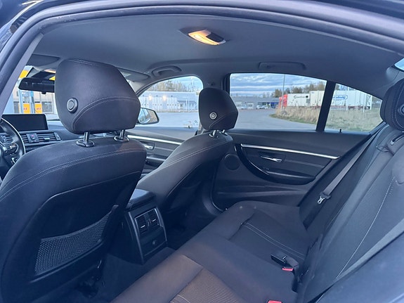 BMW 330e 9 of 19