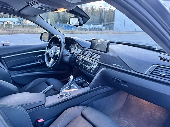 BMW 330e 8 of 19