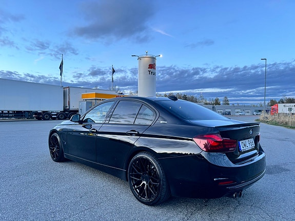 BMW 330e 3 of 19
