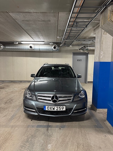 Mercedes-Benz C220 4 of 9