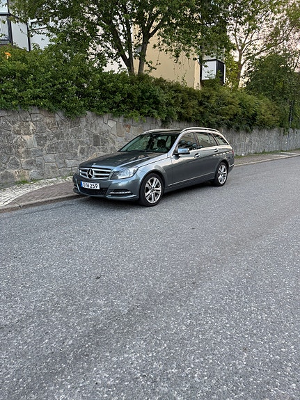 Mercedes-Benz C220 3 of 9