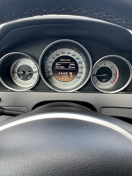 Mercedes-Benz C220 2 of 9