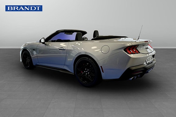 Ford Mustang 2 of 9