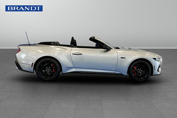 Ford Mustang 3 of 9