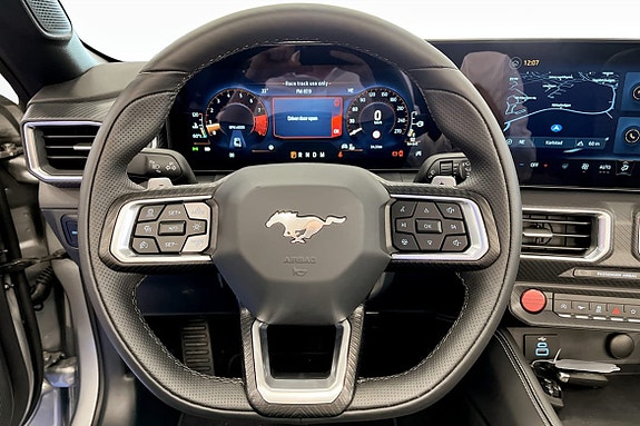 Ford Mustang 7 of 9