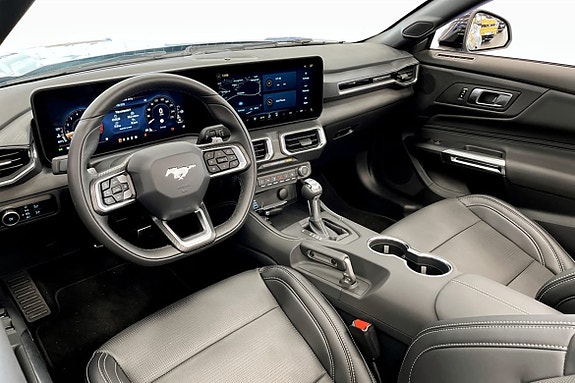 Ford Mustang 5 of 9