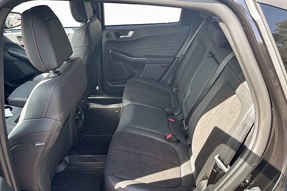 Ford Kuga 8 of 9