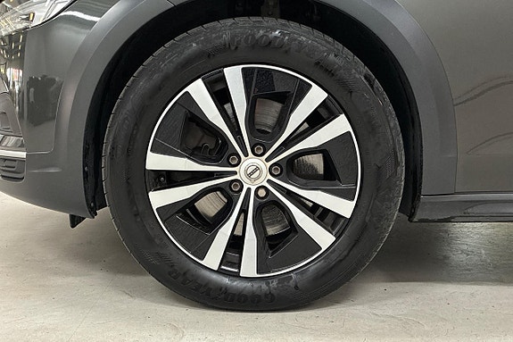 Volvo V90 Cross Country 11 of 30