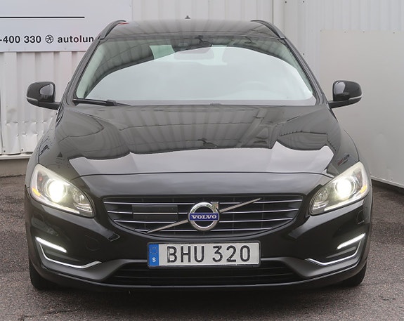 Volvo V60 2 of 27