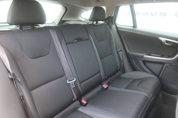 Volvo V60 11 of 27