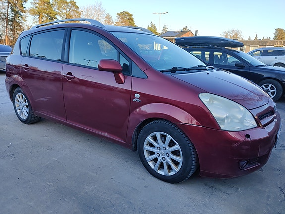 Toyota Corolla Verso 3 of 5