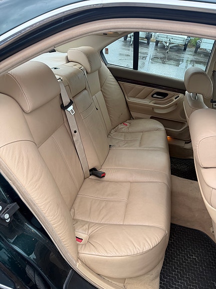 BMW 740i 5 of 6
