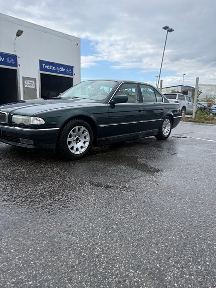 BMW 740i 2 of 6