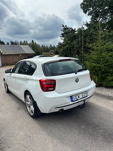BMW 120d 3 of 8