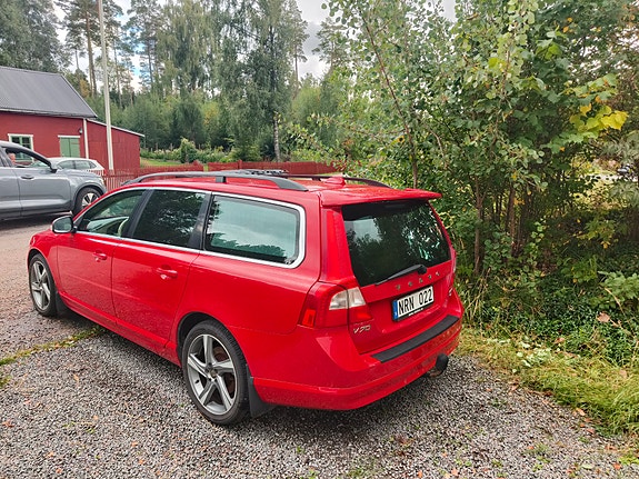 Volvo V70 2 of 10
