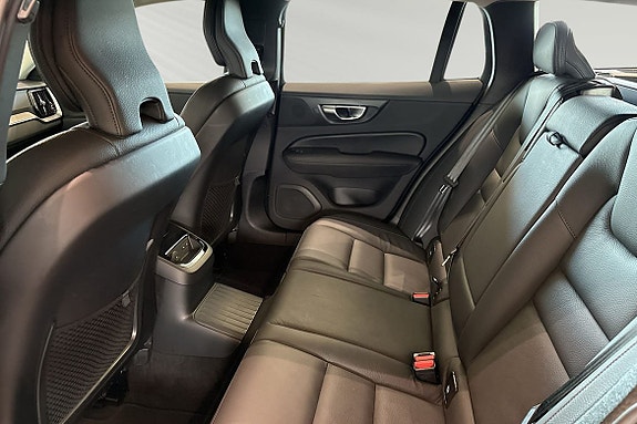 Volvo V60 8 of 30