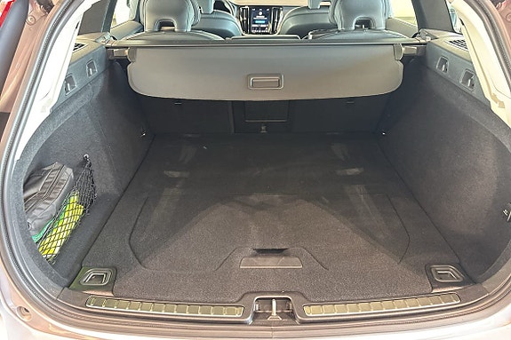 Volvo V60 13 of 30