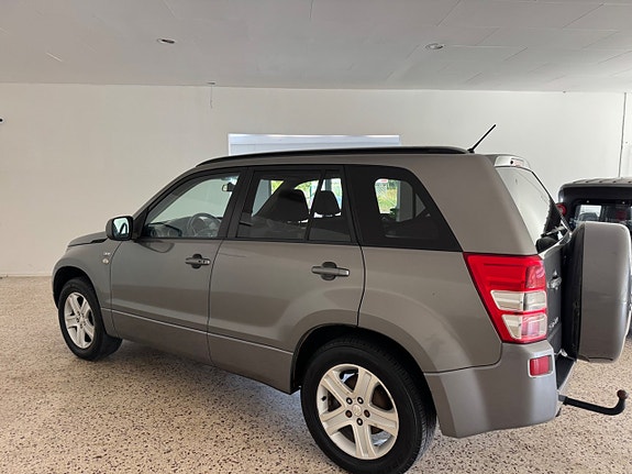 Suzuki Grand Vitara 4 of 7
