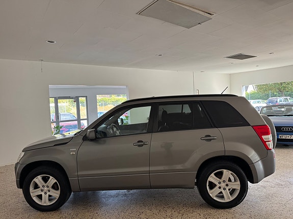Suzuki Grand Vitara 5 of 7
