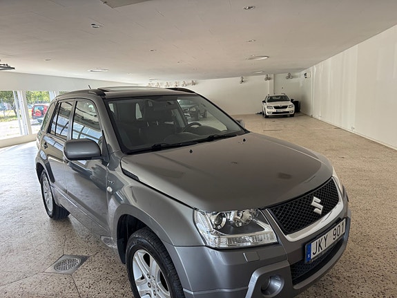 Suzuki Grand Vitara 2 of 7