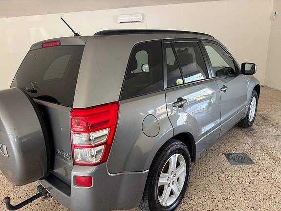 Suzuki Grand Vitara 3 of 7