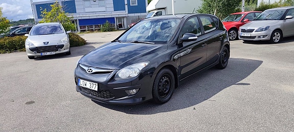Hyundai i30 2 of 5