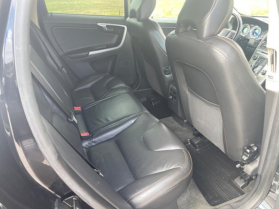 Volvo XC60 12 of 18