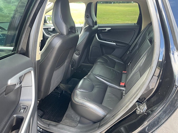 Volvo XC60 9 of 18