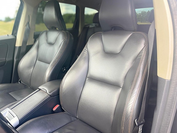 Volvo XC60 11 of 18