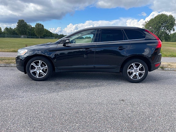 Volvo XC60 2 of 18
