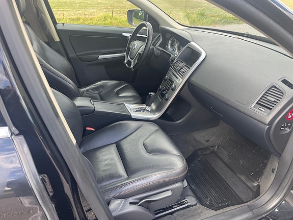 Volvo XC60 8 of 18