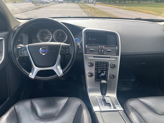 Volvo XC60 6 of 18