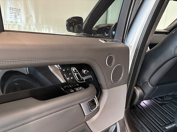Land Rover Range Rover 25 of 27