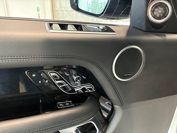 Land Rover Range Rover 9 of 27