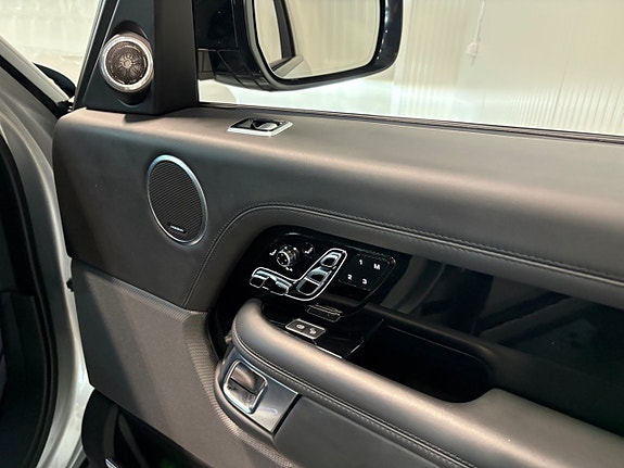 Land Rover Range Rover 14 of 27