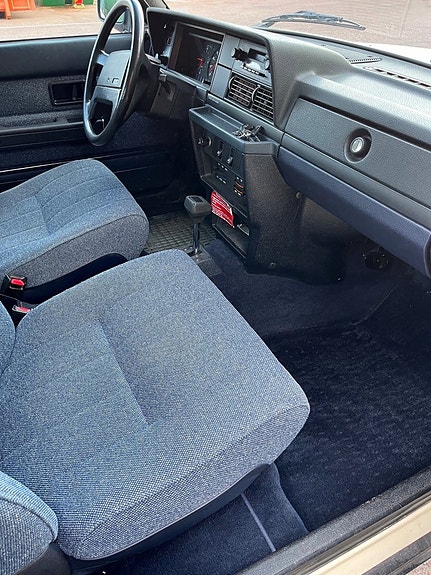 Volvo 244 4 of 8