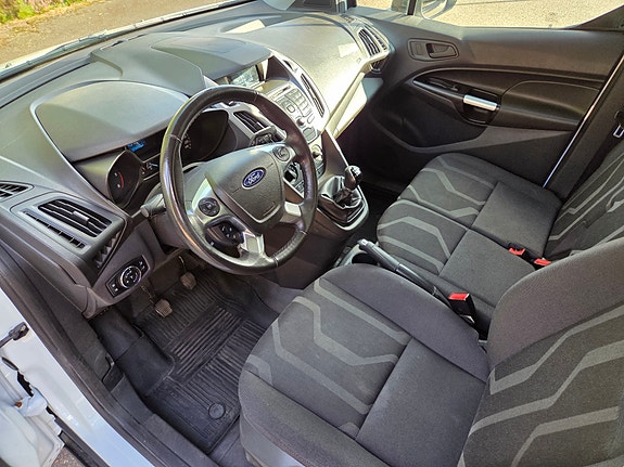 Ford Transit Connect 5 of 7
