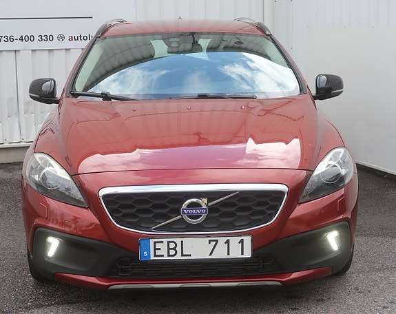 Volvo V40 Cross Country 2 of 27