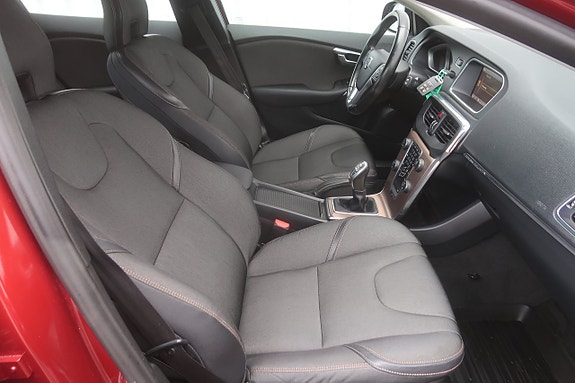 Volvo V40 Cross Country 9 of 27
