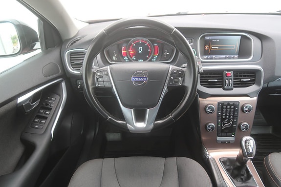 Volvo V40 Cross Country 7 of 27