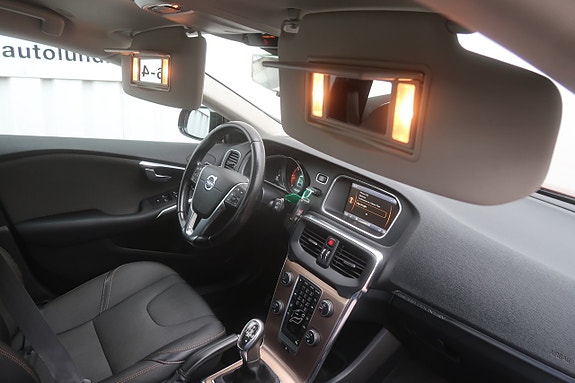 Volvo V40 Cross Country 22 of 27