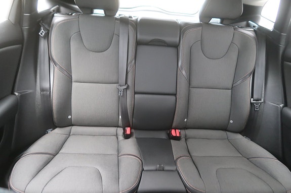 Volvo V40 Cross Country 10 of 27