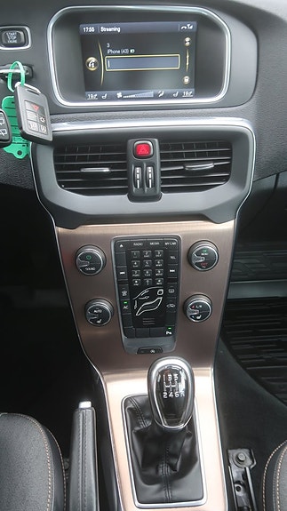 Volvo V40 Cross Country 12 of 27