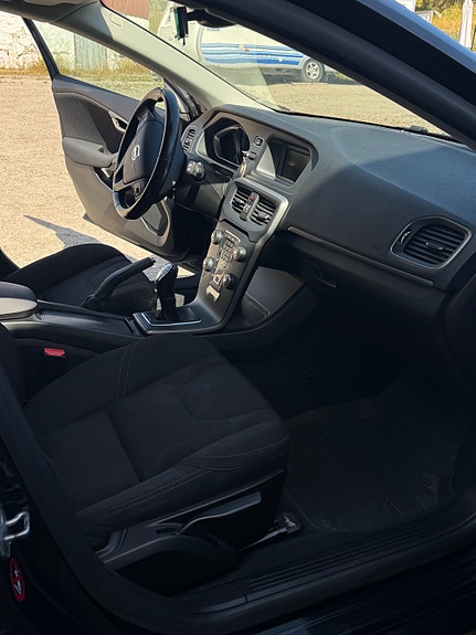 Volvo V40 5 of 6