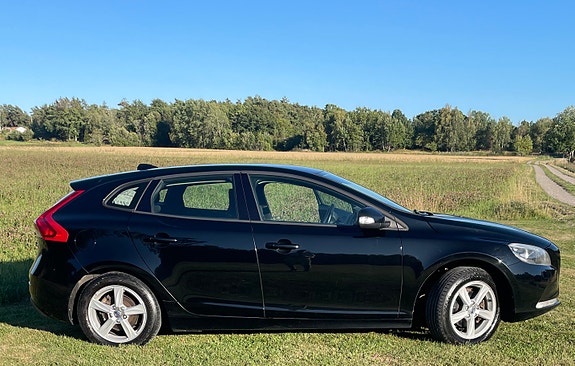 Volvo V40 2 of 6