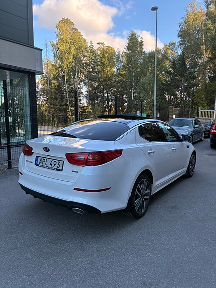 Kia Optima 2 of 6