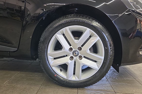 Renault Clio 17 of 21