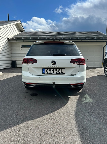Volkswagen Passat 2 of 7