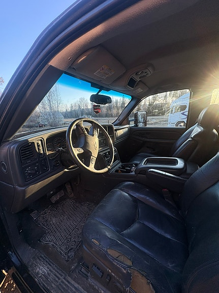 Chevrolet Silverado 2500 2 of 5