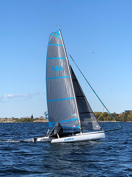 WETA 4.4 - skick som ny - jolle trimaran - ha roligast på sjön 3 of 13